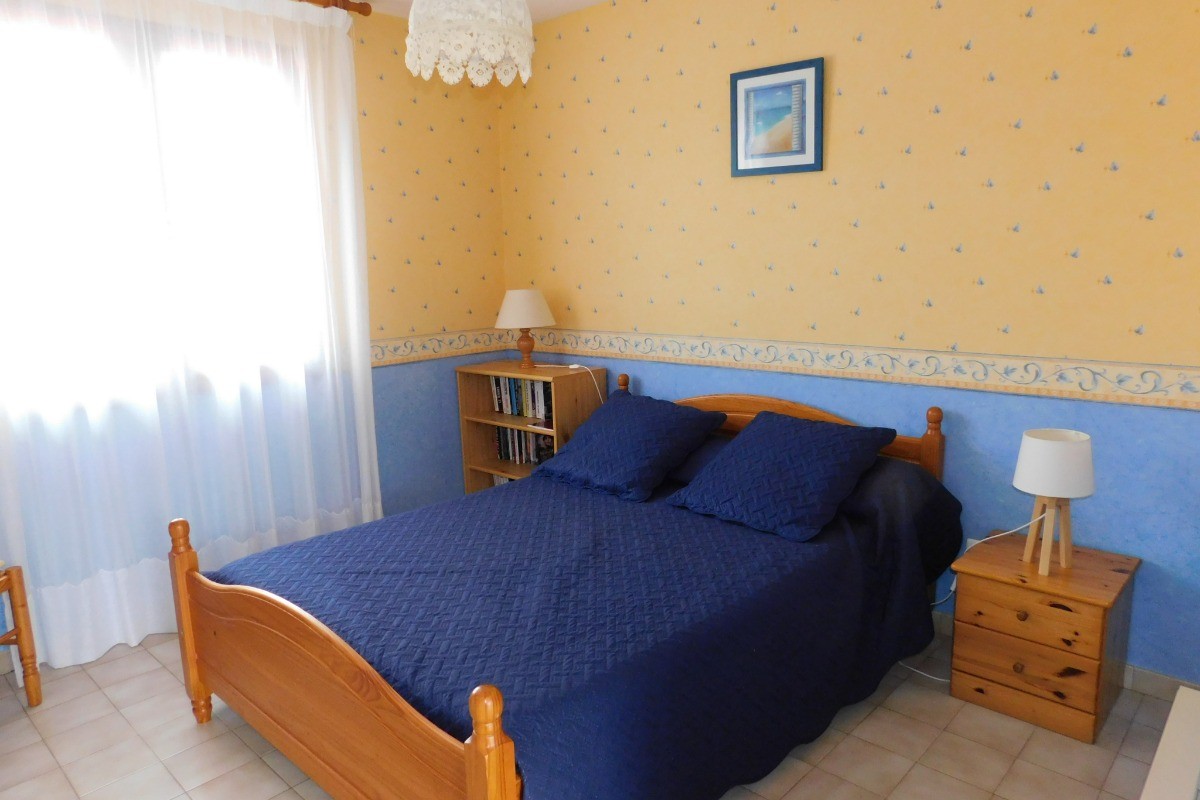 Chambre avec lit 140cm