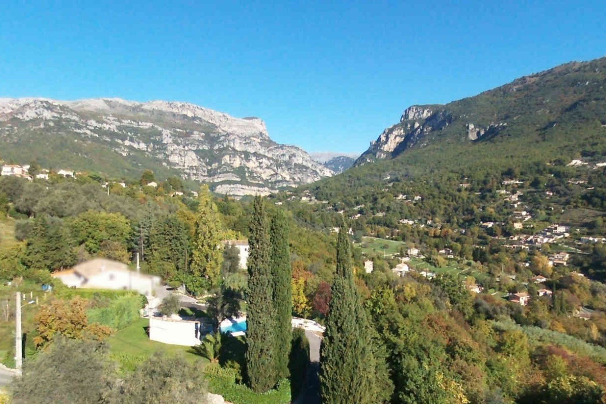 LOCATION AVEC VUE SUR LES GORGES DU LOUP