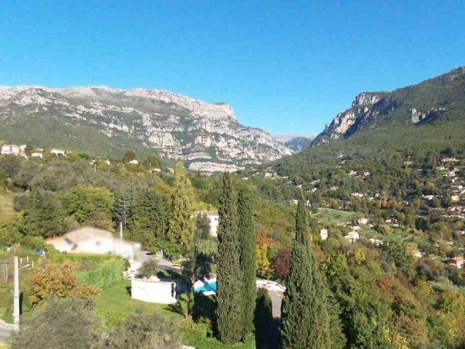 LOCATION AVEC VUE SUR LES GORGES DU LOUP