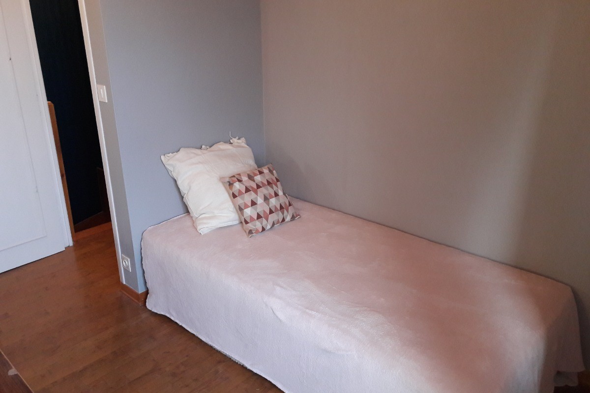 La chambre n°1 et son lit de 90