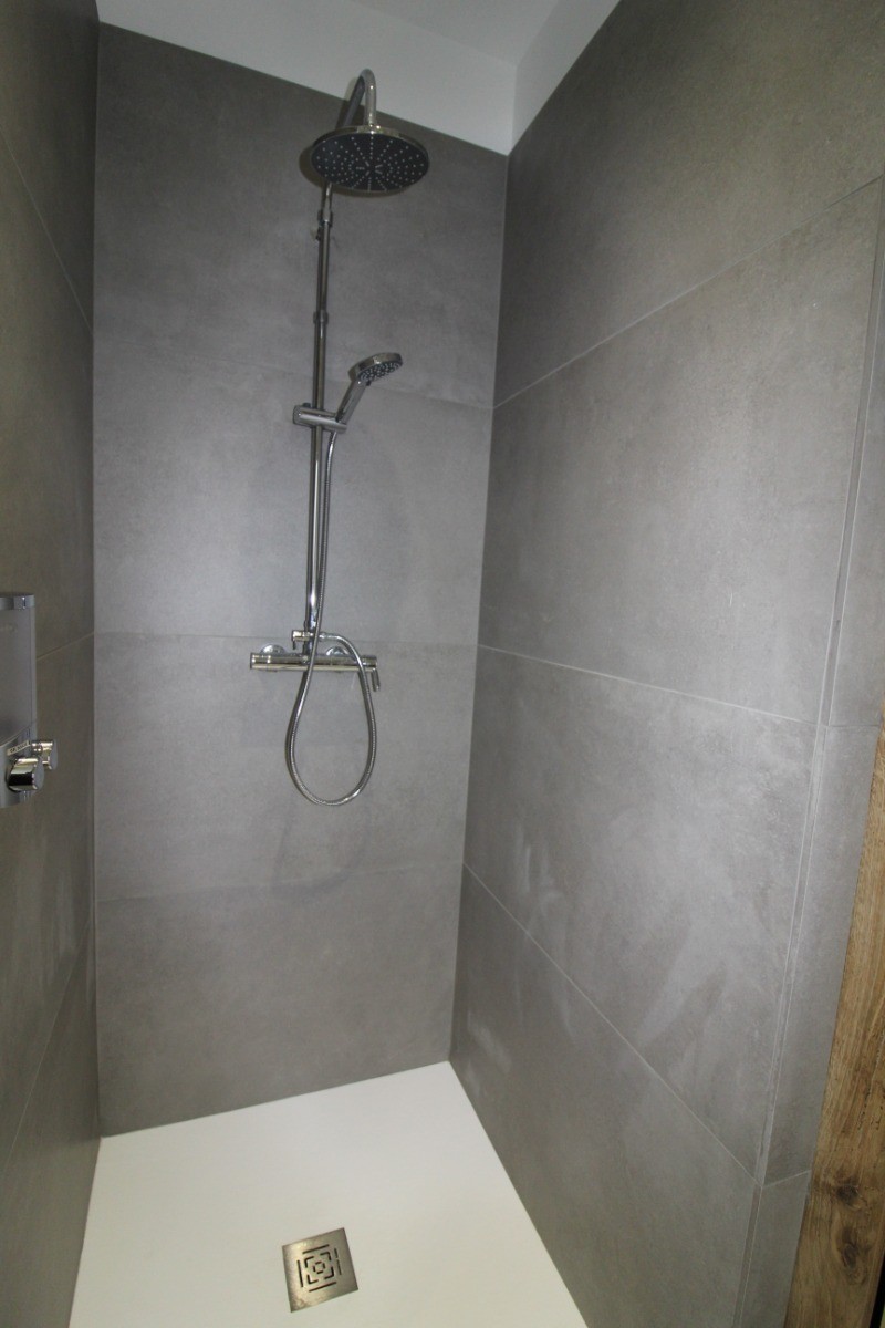 Grande douche - Appartement Lellipsse au centre de VITTEL