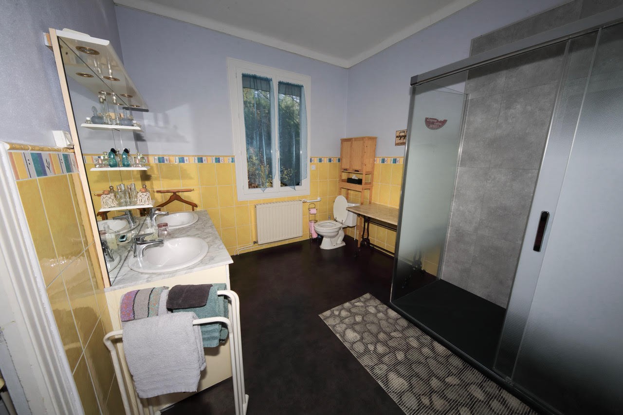 biros bedroom bathroom