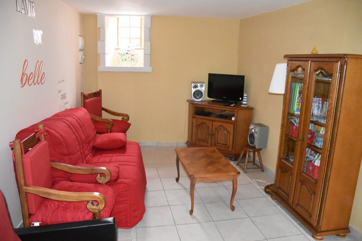 le salon / télé/ wiffi/ chaine hiffi / maison de caractère