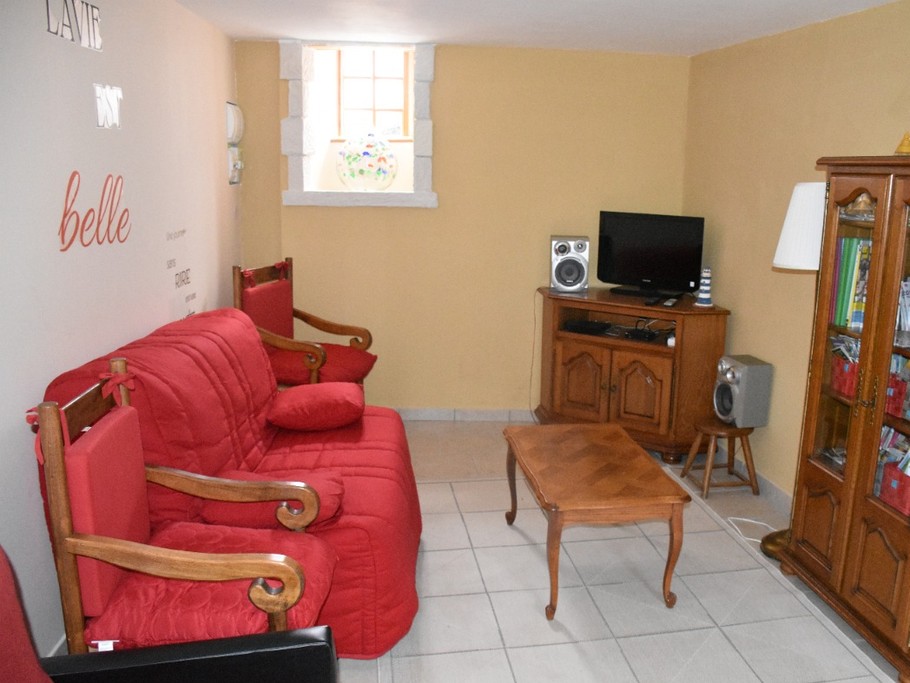 le salon / télé/ wiffi/ chaine hiffi / maison de caractère