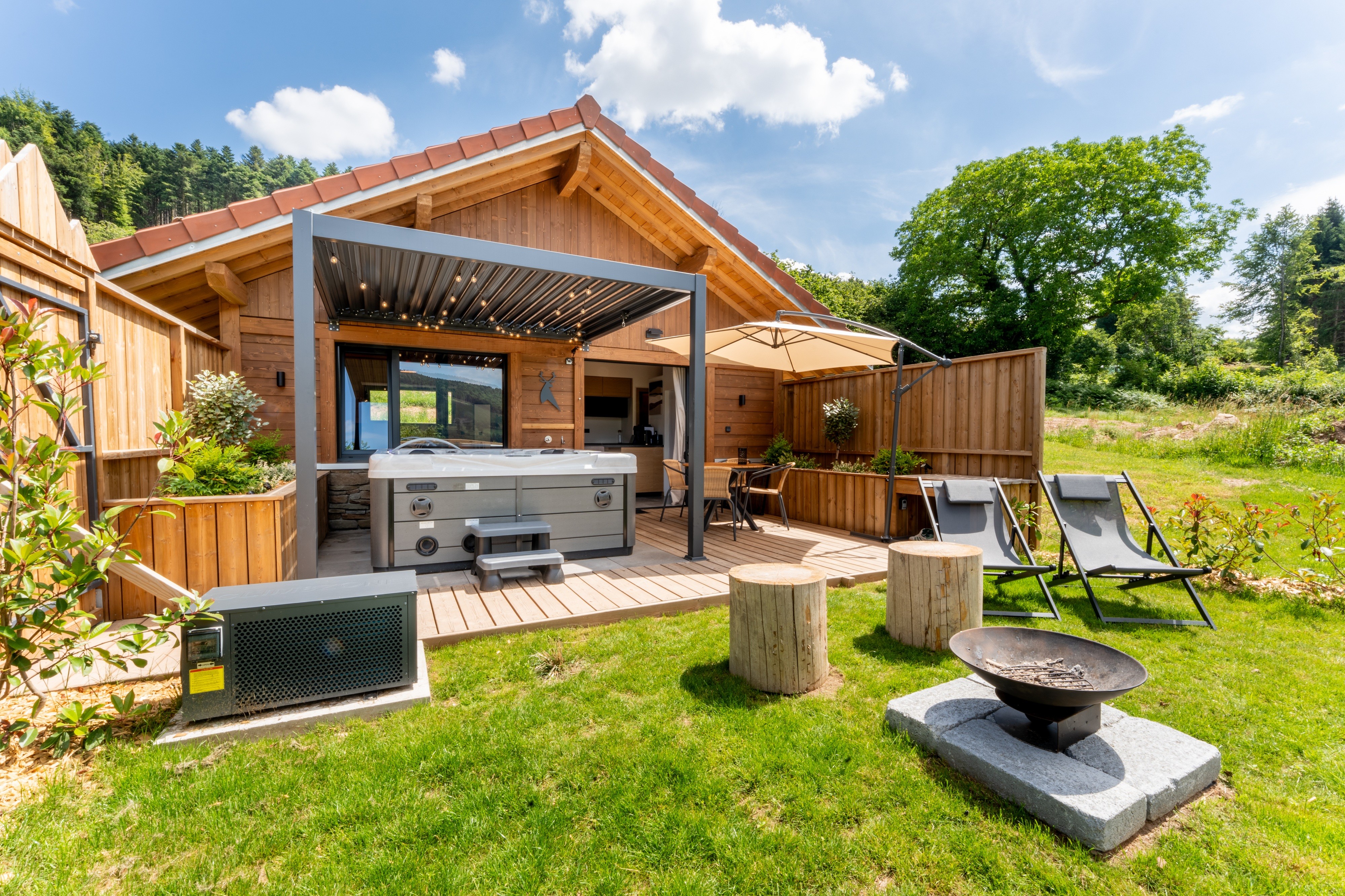Garden area, fire pit – Rock And Wood, Epic Chalets