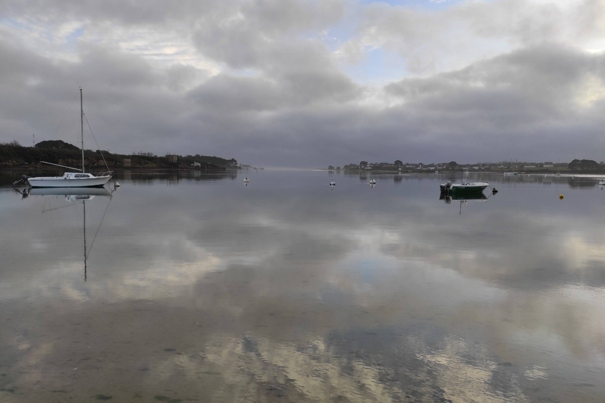 Vue sur la Ria depuis le vieux passage - au fond la barre d'Etel