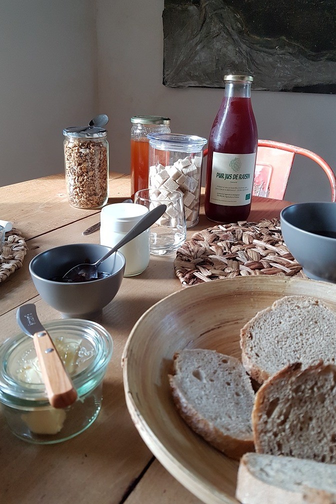 Petit déjeuner fait maison et local à Lassenat éco-maison d'Hôtes en Gascogne