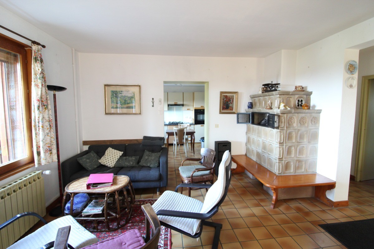 Espace salon poêle à bois - Gîte la Belle Vue