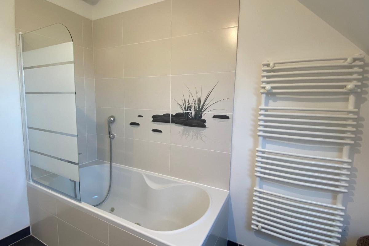 baignoire sdb à l'étage