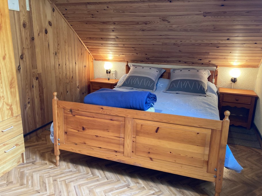 2ème chambre : 1 lit double + 1 lit simple