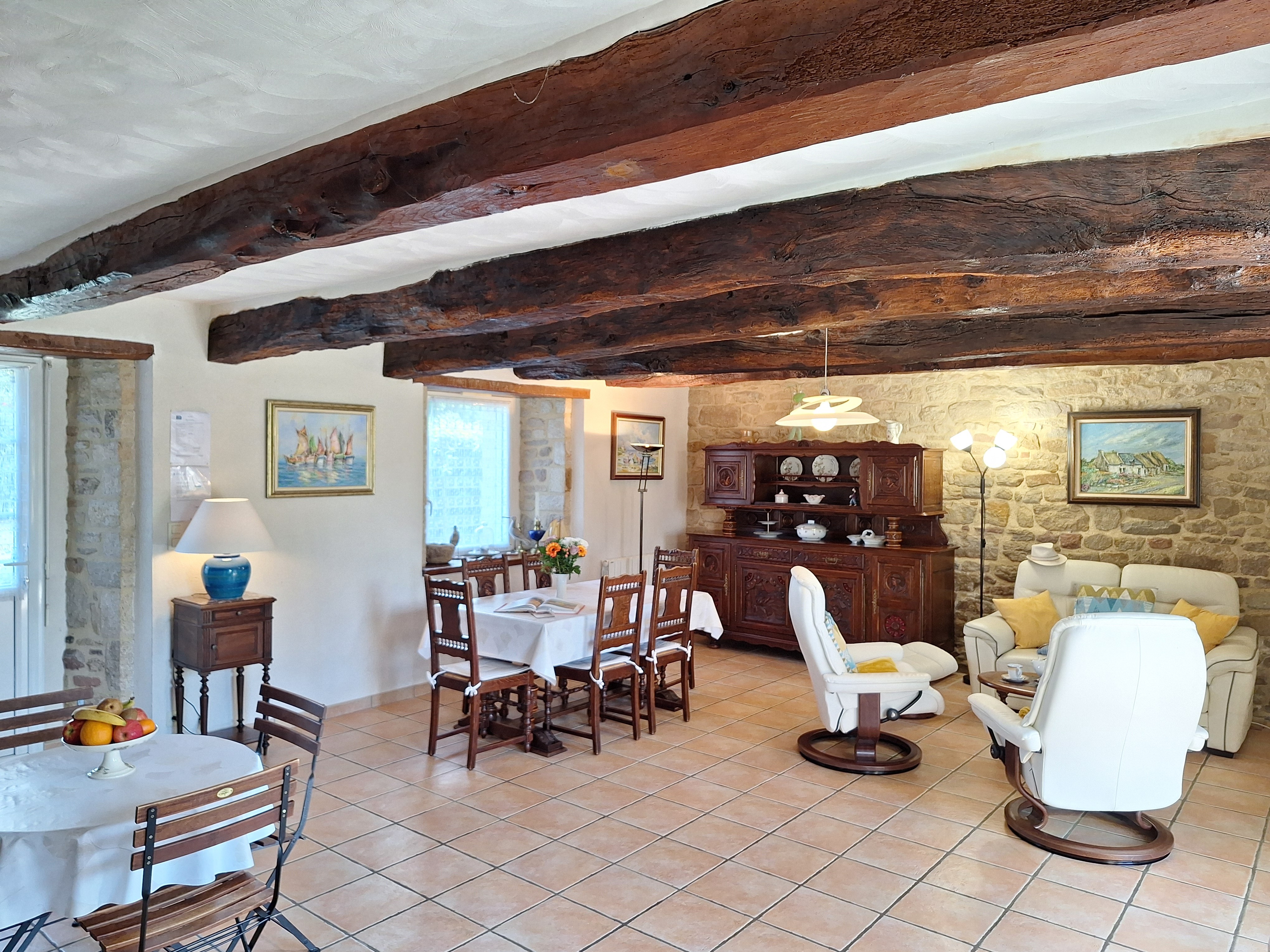 Large living room on the ground floor.