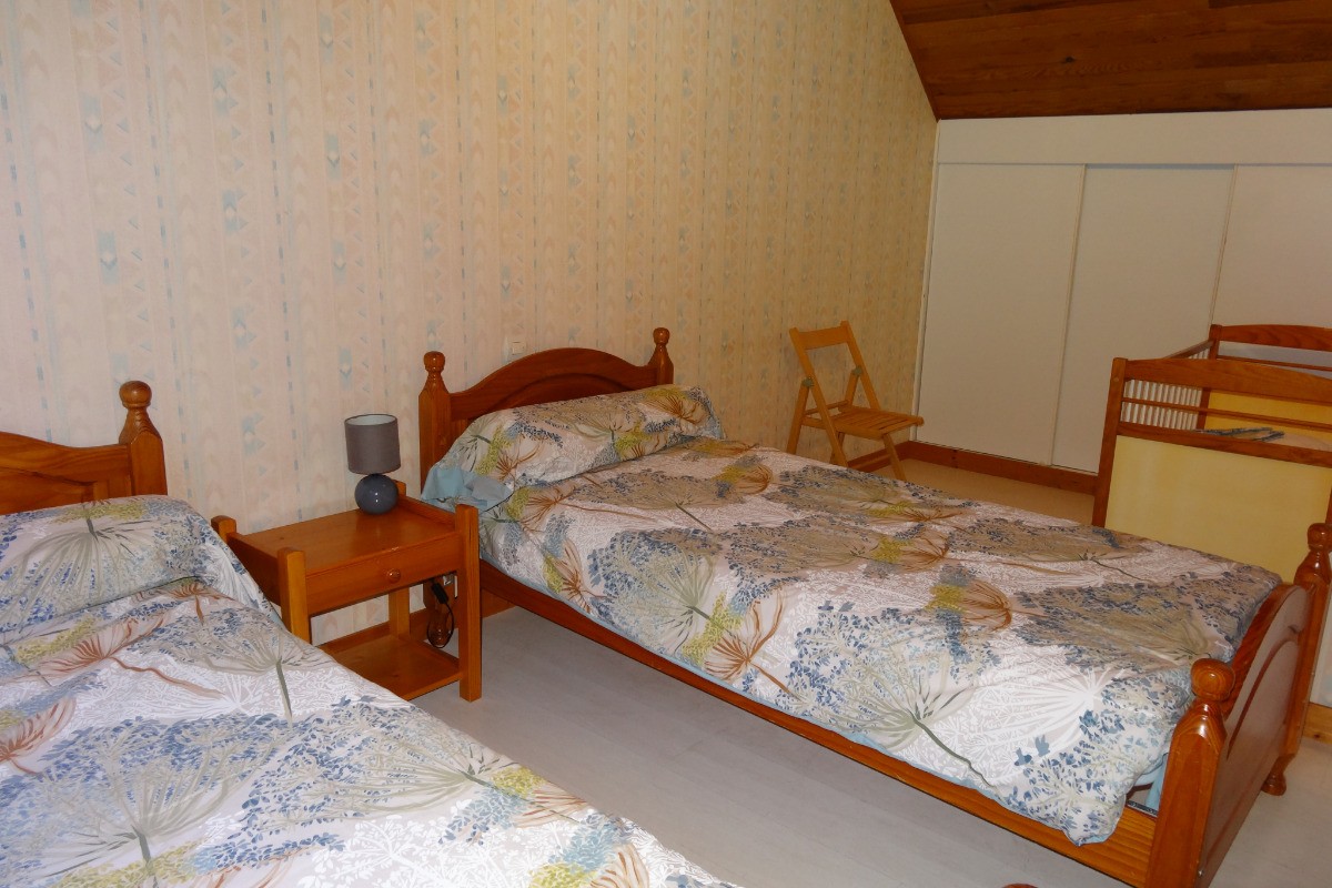 chambre 2 lits de 90 + lit bébé