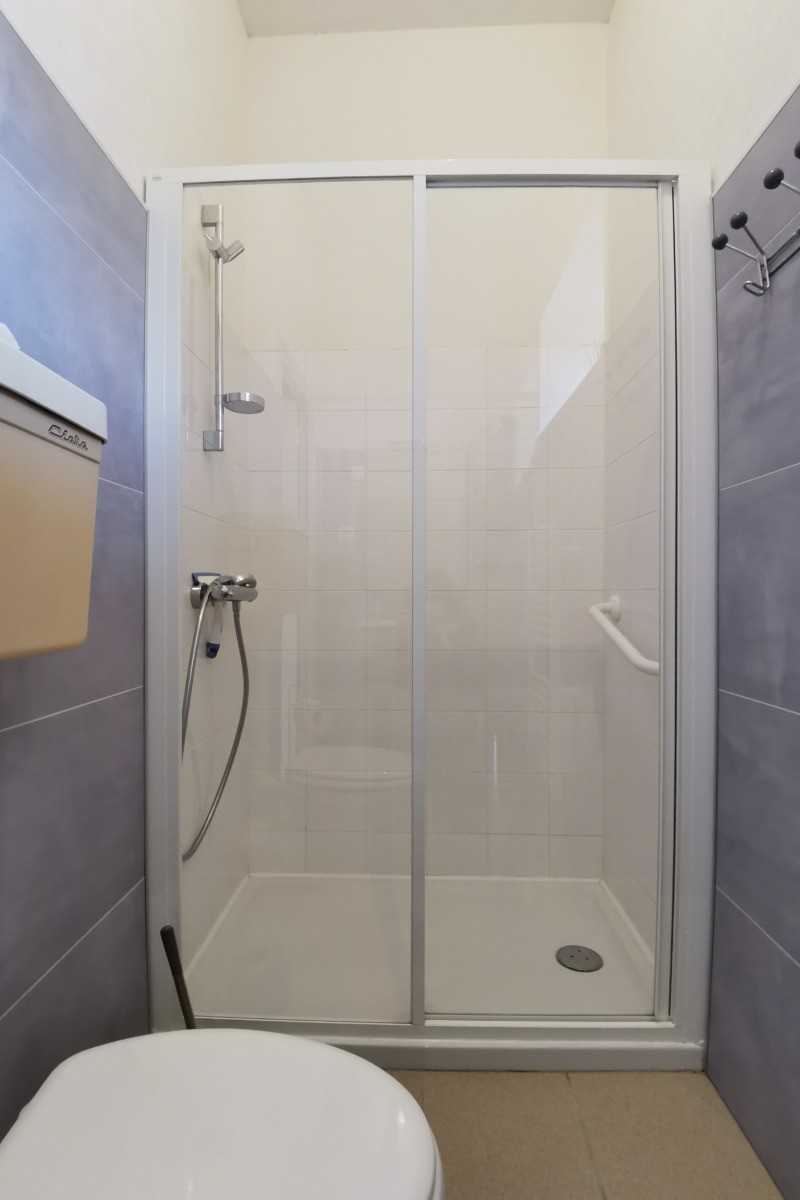 Douche à l'italienne avec WC