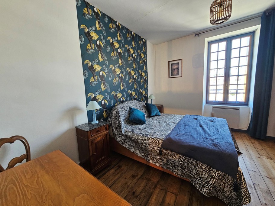 La Boutique d'Yvonne, location pour 4 personnes, près de Confolens, Vienne : chambre du 1er étage