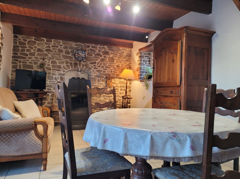 Le Grand, location de vacances Clévacances, séjour salon cuisine RDC