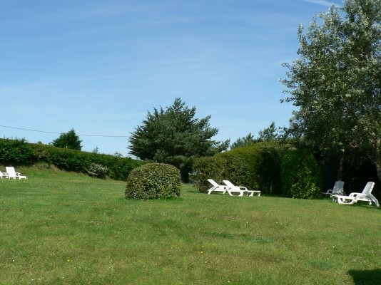 Bains de soleil dans parc résidence