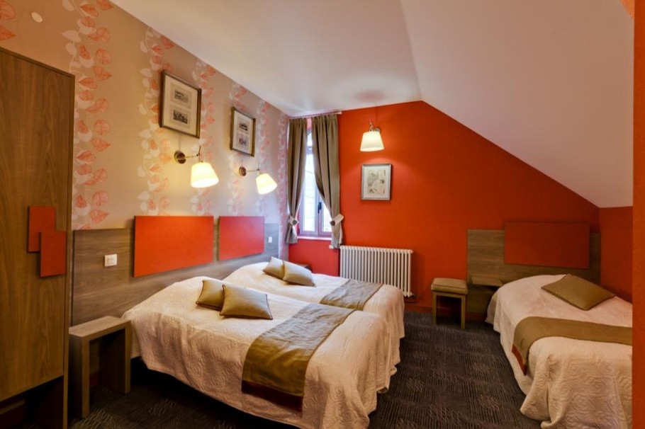 Chambre 5 (3 lits 1 personne)
