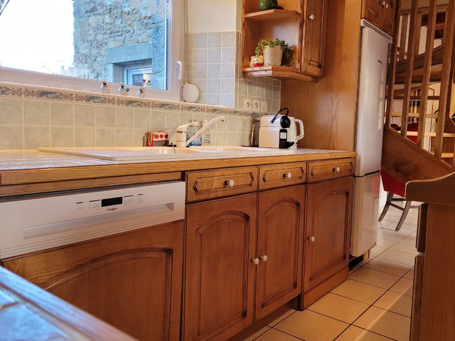 Guezou, Location à Plouha, Clévacances, vue de la cuisine