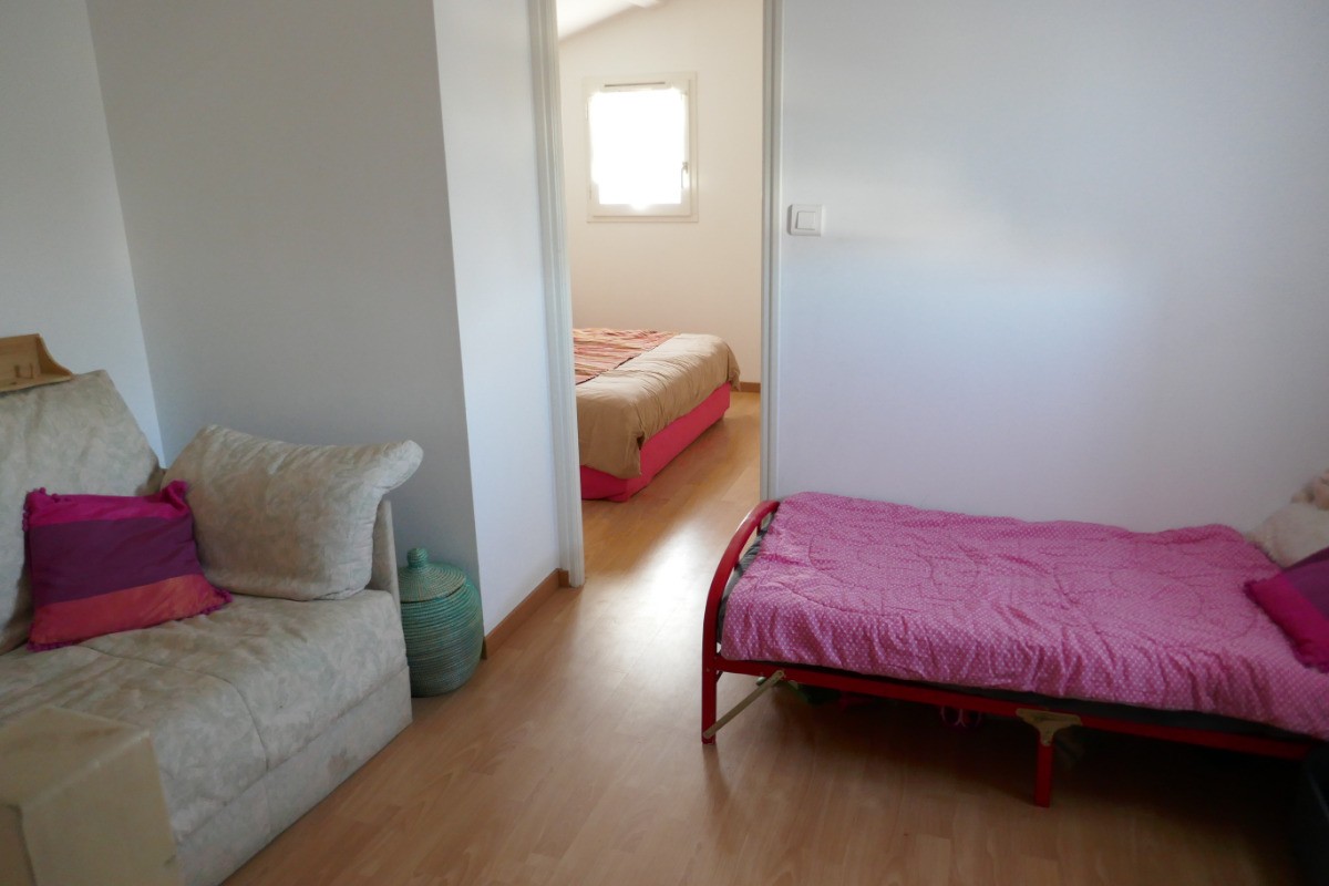 Petite mezzanine devant la chambre