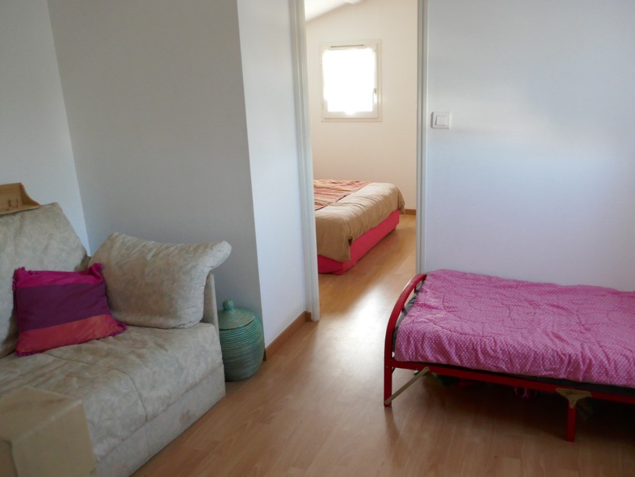 Petite mezzanine devant la chambre