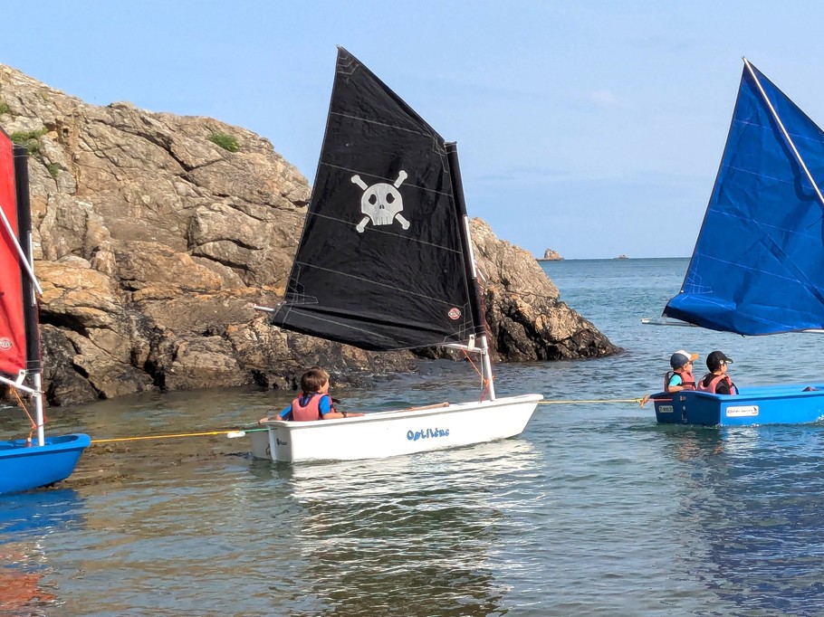 Ecole de voile : départ des optimistsoptimistes
