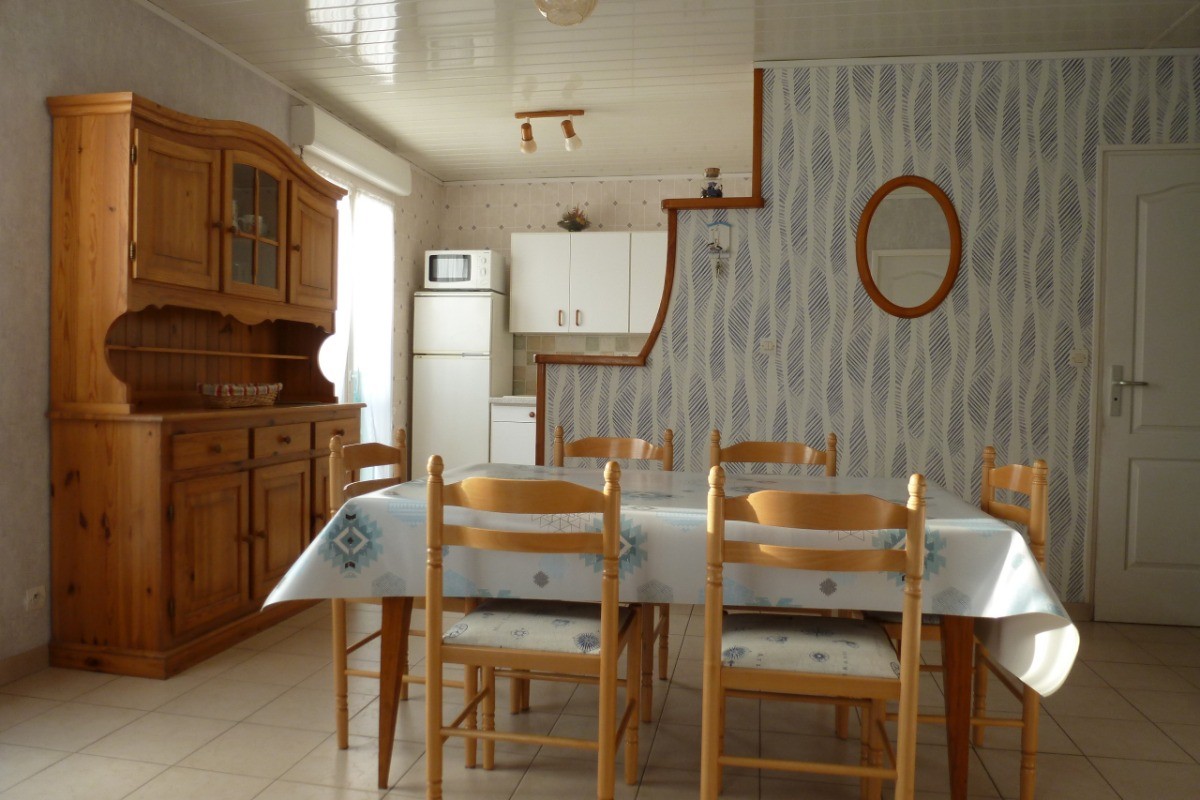 Coin séjour (accès à la cuisine)