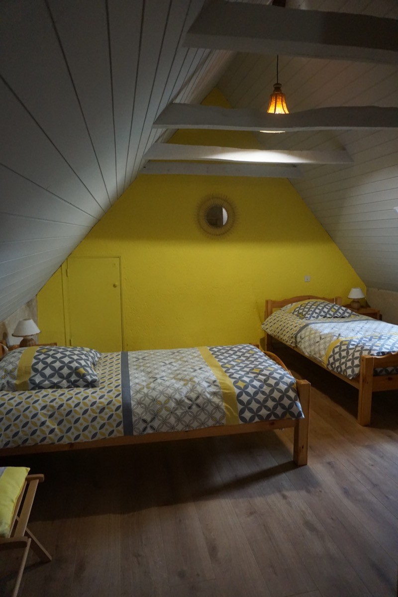 Chambre "jaune" - 2 lits 90x190