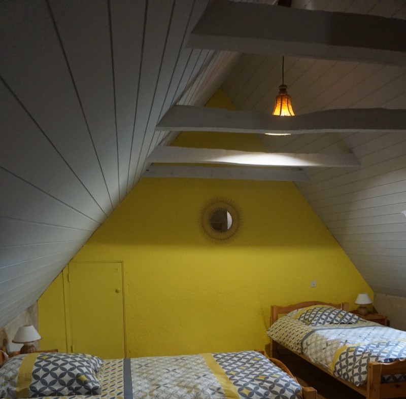 Chambre "jaune" - 2 lits 90x190