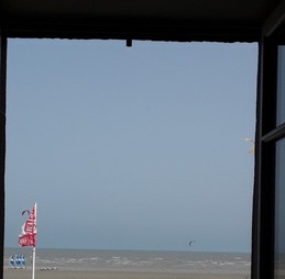 Vue sur la baie du Mont-Saint-Michel depuis une chambre au 1 étage.