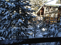 DU COTE DROIT DU CHALET