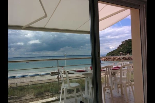 Même en Bretagne, le store est utile...