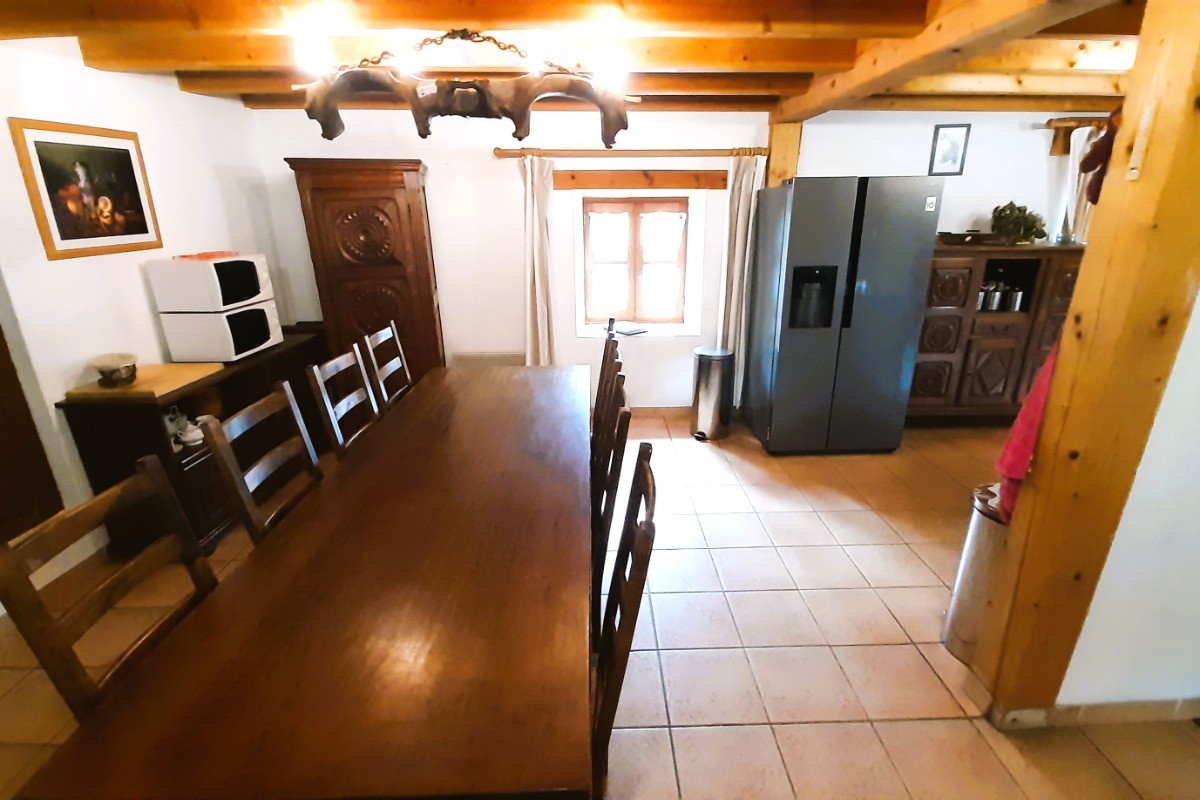 11-Salle à manger 20 personnes et deuxième cuisine