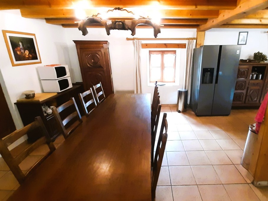11-Salle à manger 20 personnes et deuxième cuisine