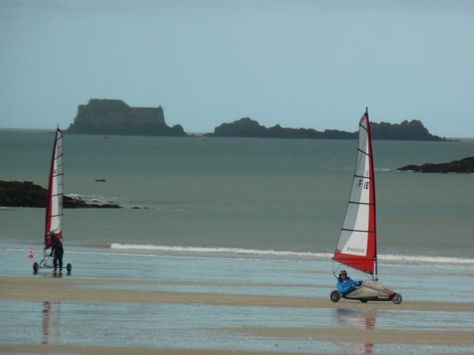 Toutes les activité de mer à proximité : char à voile, plongée, planche à voile...