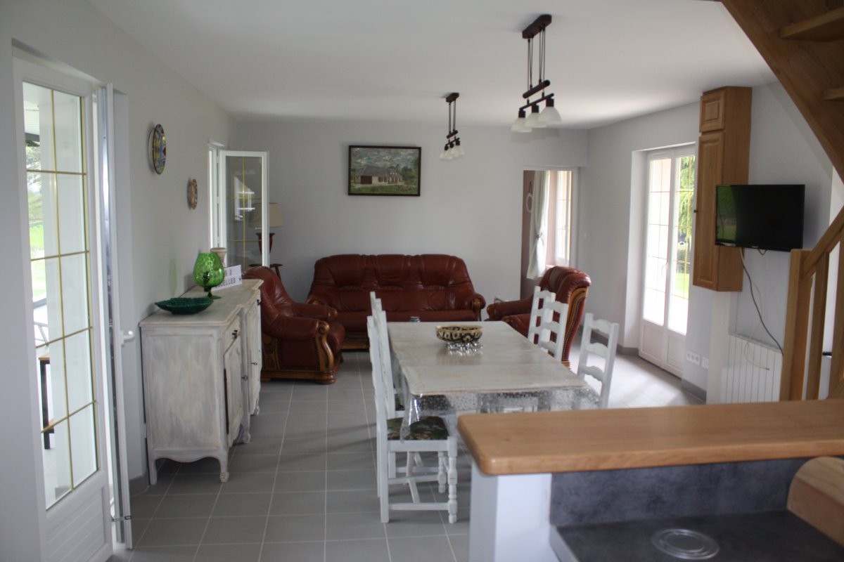Cuisine salle salon.