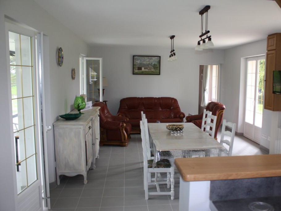 Cuisine salle salon.