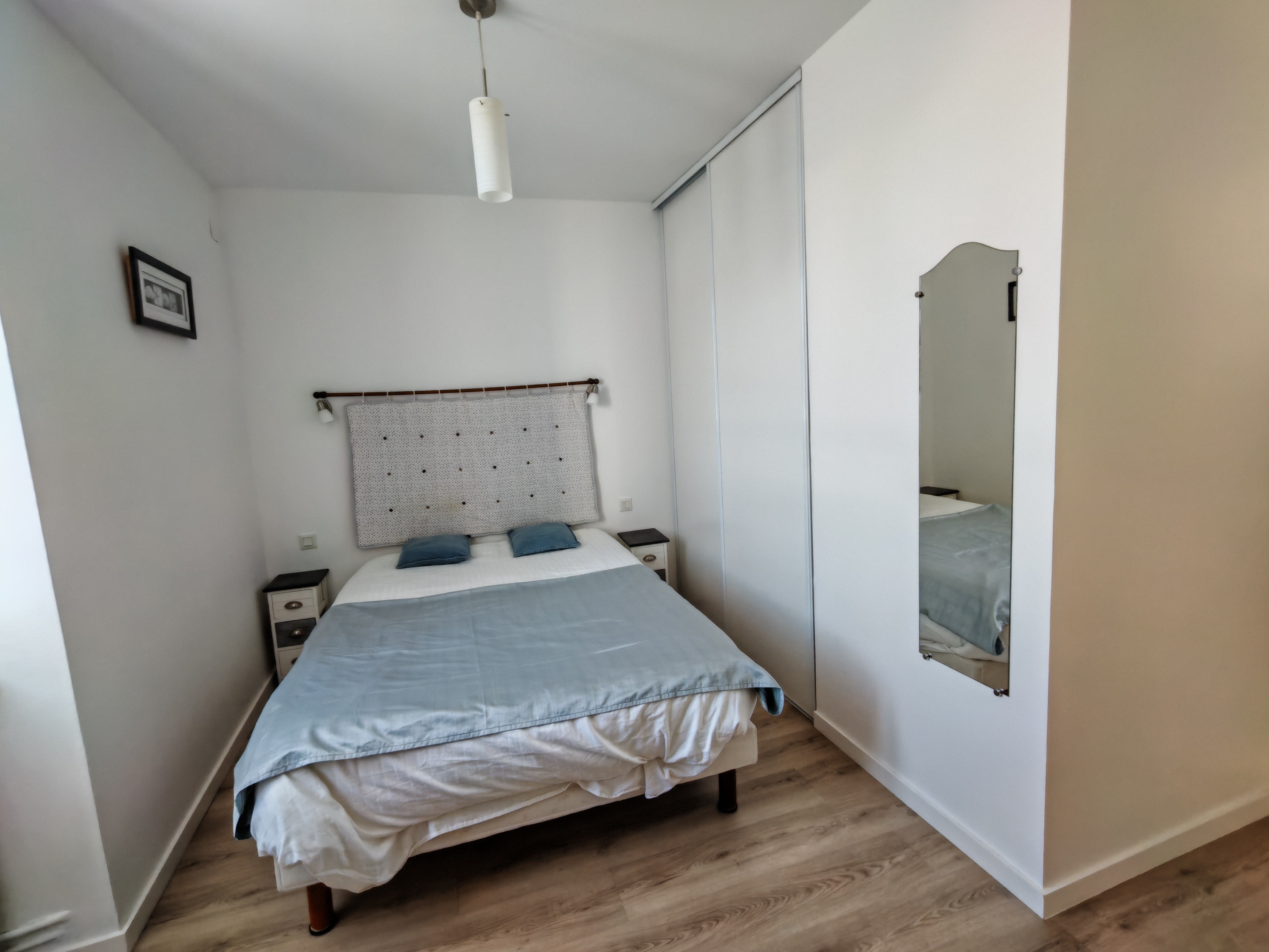 Bedroom with double bed (140cm)