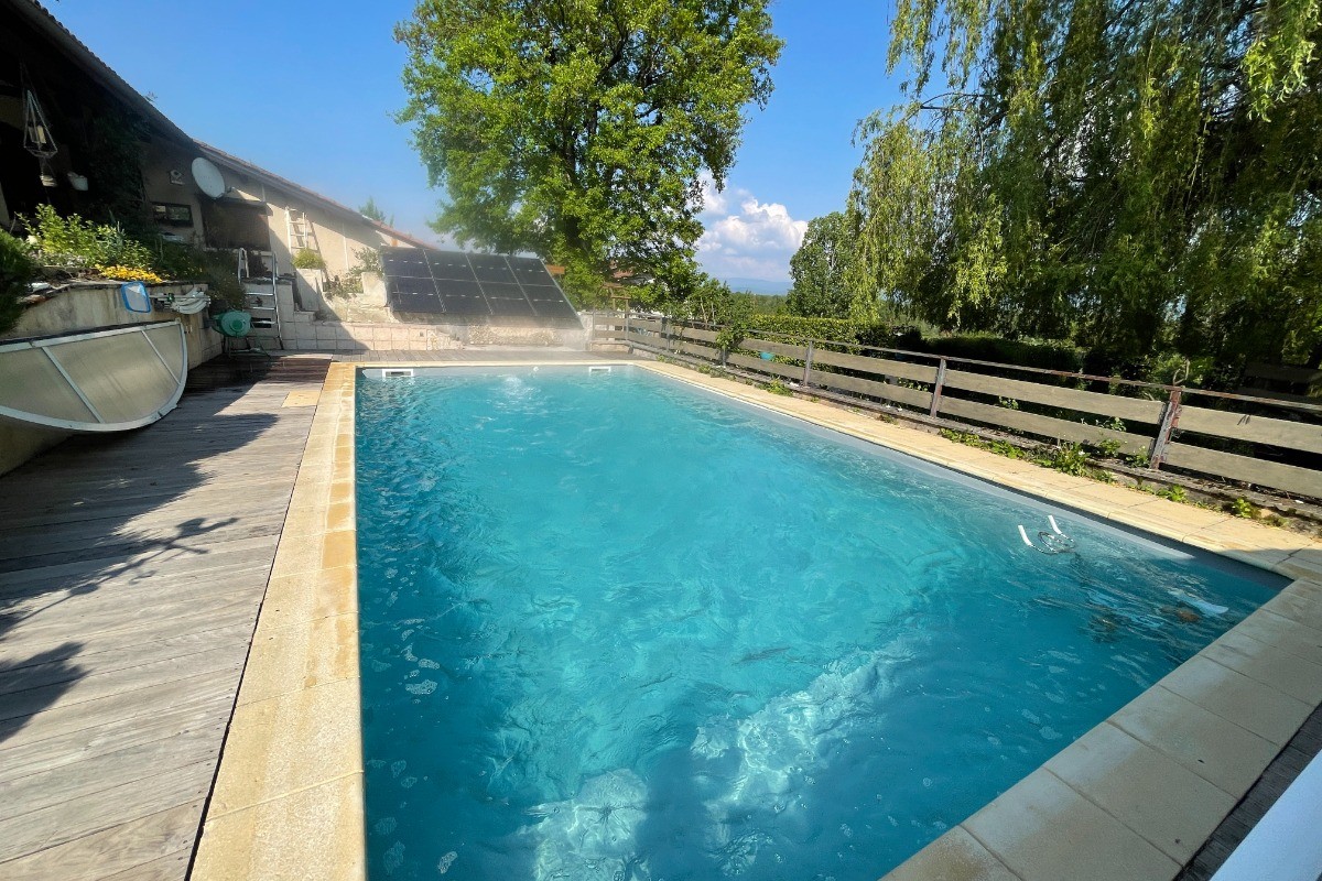La plate forme dans la piscine.