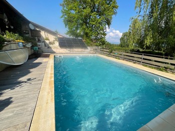 La plate forme dans la piscine.