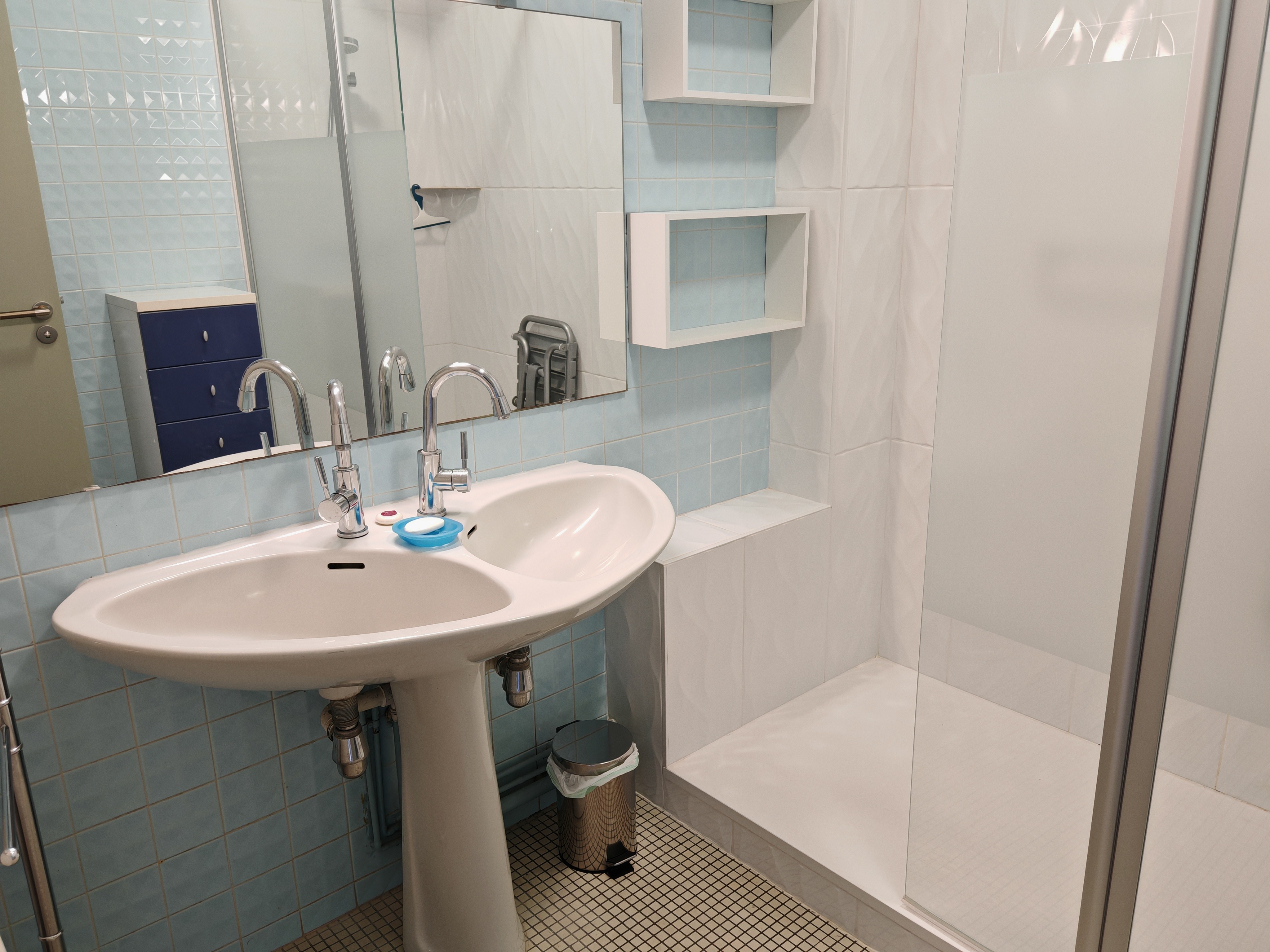 Shower room - double washbasin