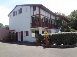 Location appartement dans maison à Ascain Pays Basque (vue extérieure)