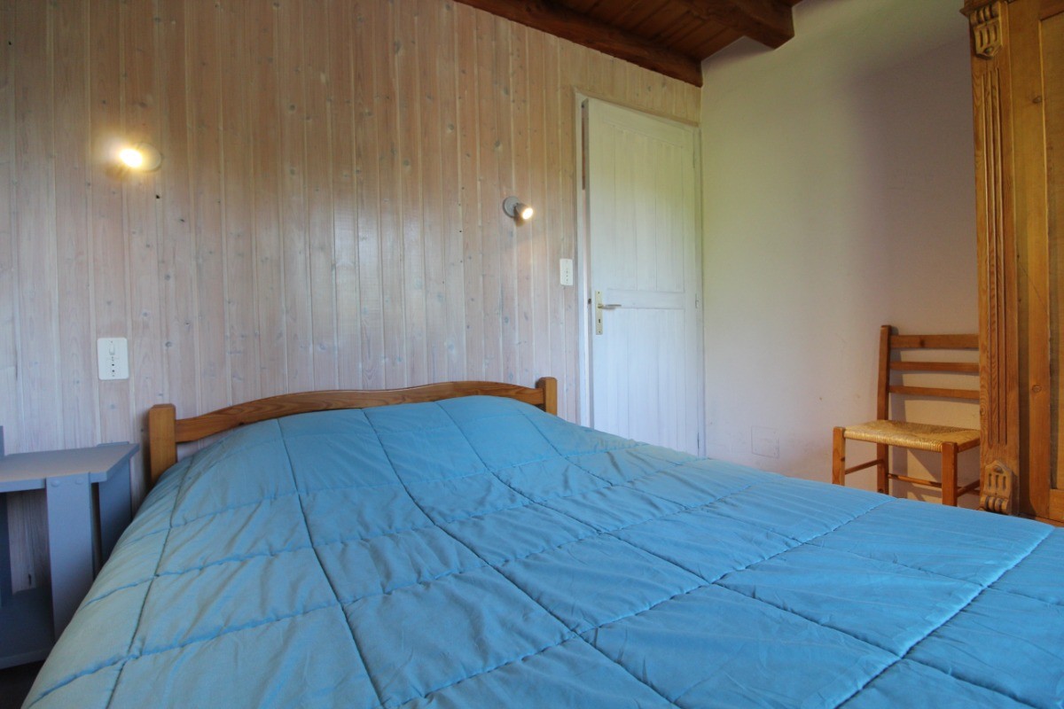 Chambre 2 RDC surélevé - Maison à Fraize