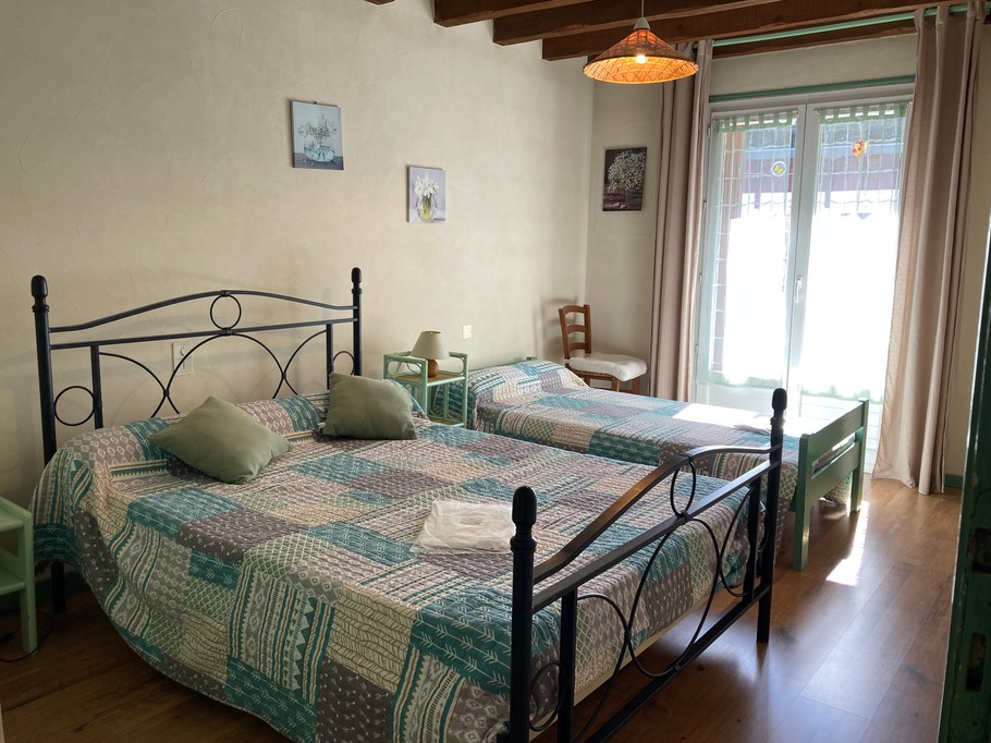 1ère chambre 1 lit 140 et 1 lit 90