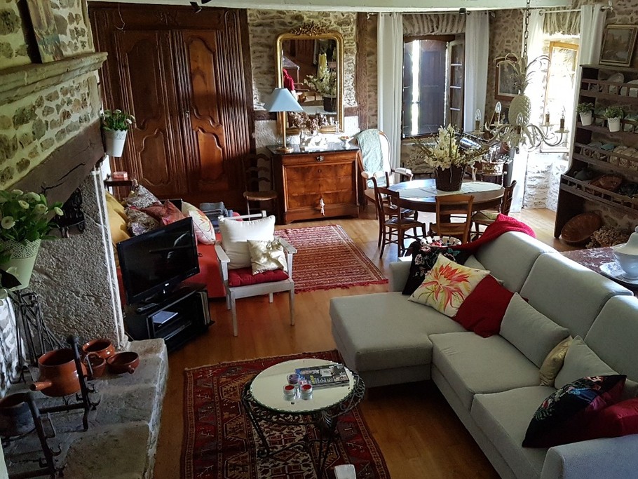 Salon au 1er étage, TV