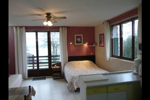 Pièce de vie couchage Gîte Carole Beaumont du Lac 87120
