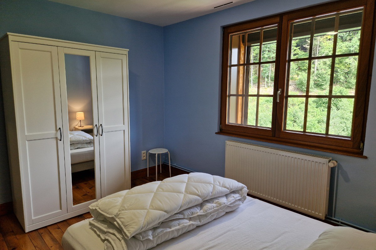 Troisième chambre avec 1 lit double et 2 lits superposés - Gîte de la Haute Hardoye (14 pers) dans les Vosges