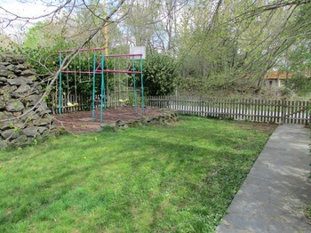 "La Boucharde" holiday cottage in Volvic: The Garden