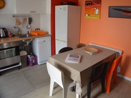 Au Rez de chaussée l'Espace repas - Maison Grise pour 5 personnes, proche plages, Meschers sur Gironde près de Royan