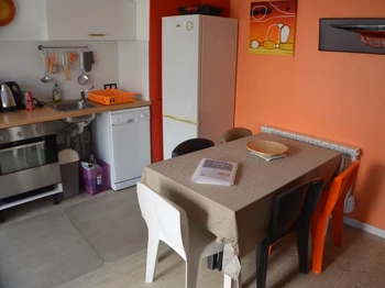 Au Rez de chaussée l'Espace repas - Maison Grise pour 5 personnes, proche plages, Meschers sur Gironde près de Royan