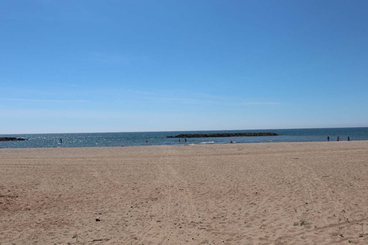 la plage en face de l'appartement